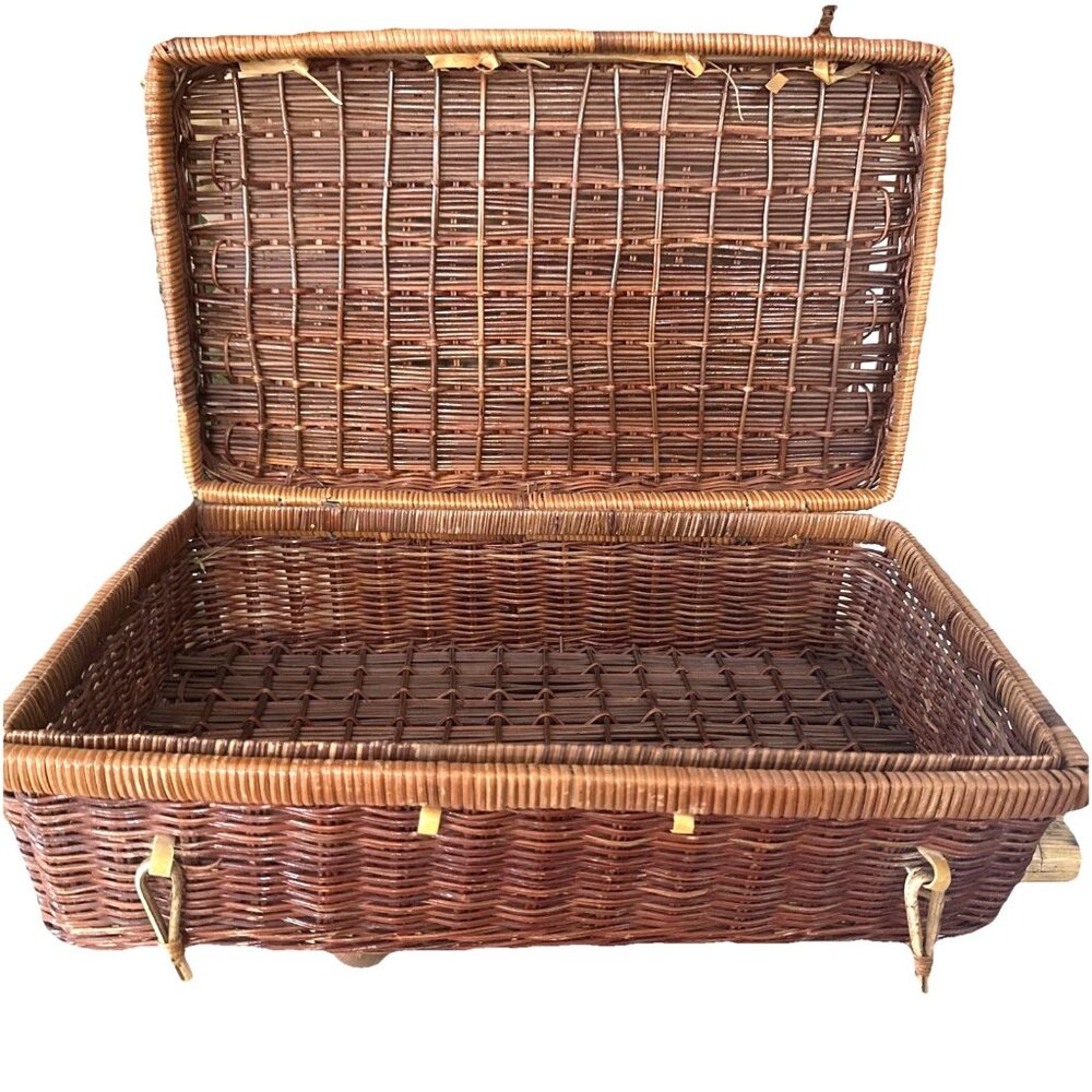 Vintage Wicker Rattan Carrying Case Basket Bamboo Closures 15x9x5”